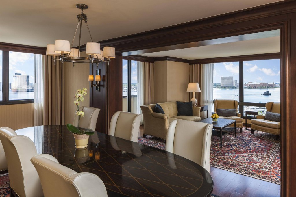 Фото Sheraton Norfolk Waterside Hotel