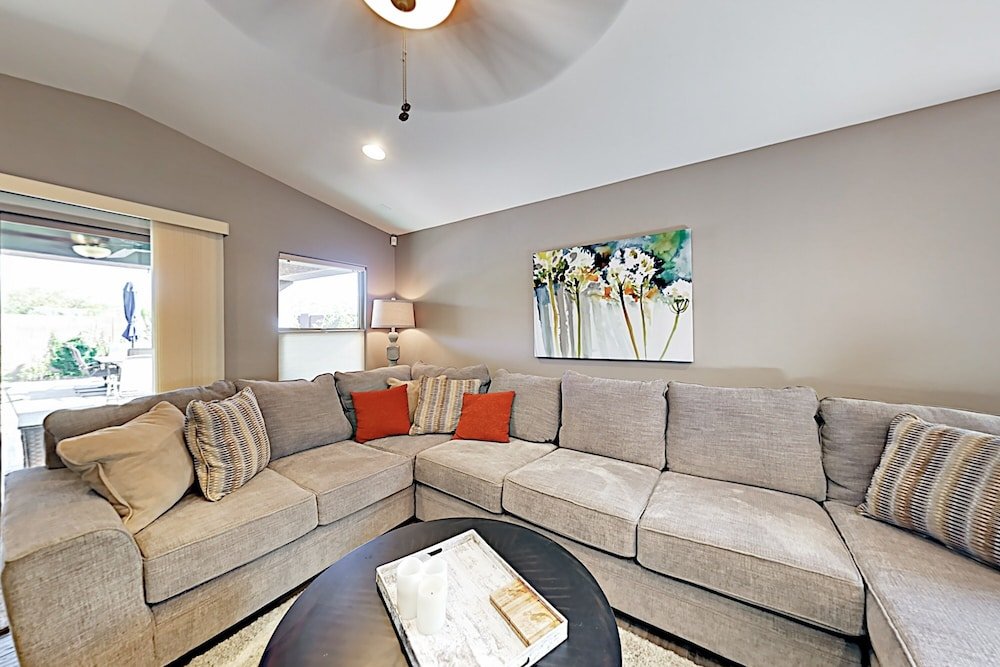 Фото 17347 № 20th Home 4 Bedrooms 2 Bathrooms Home