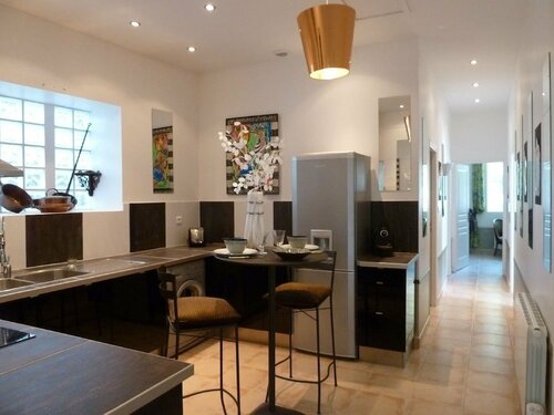 Внешний вид отеля Lyon Faubourg в Сен-Приесте, фото 4