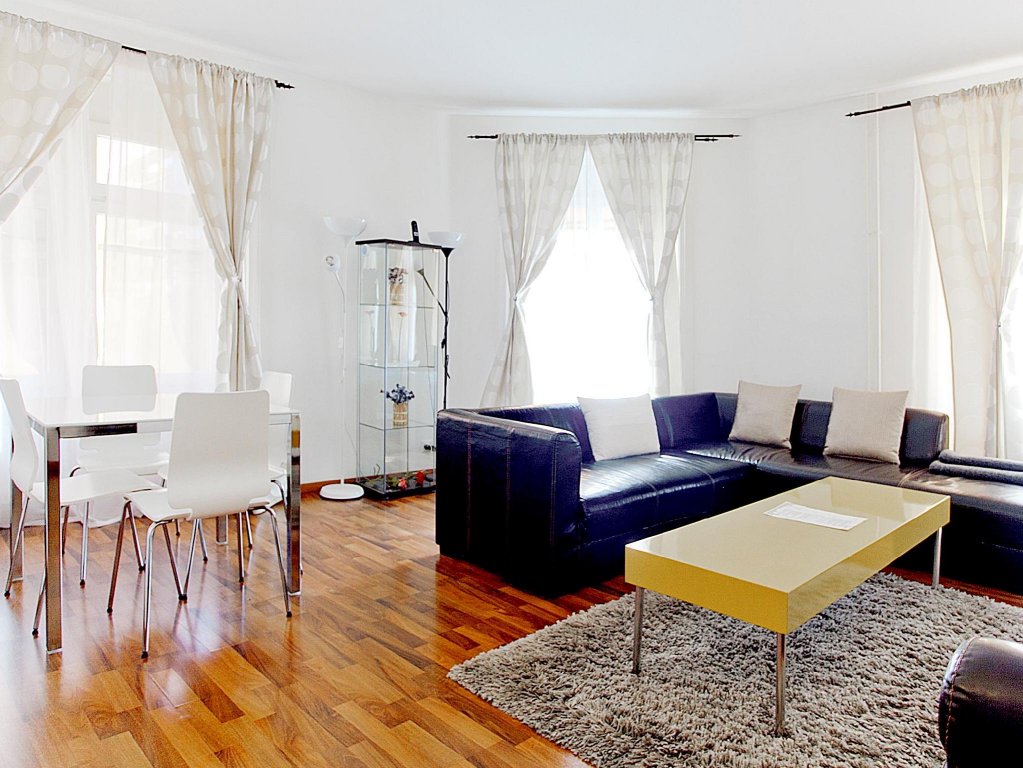 Фото Luxury Apartments by Livingdowntown