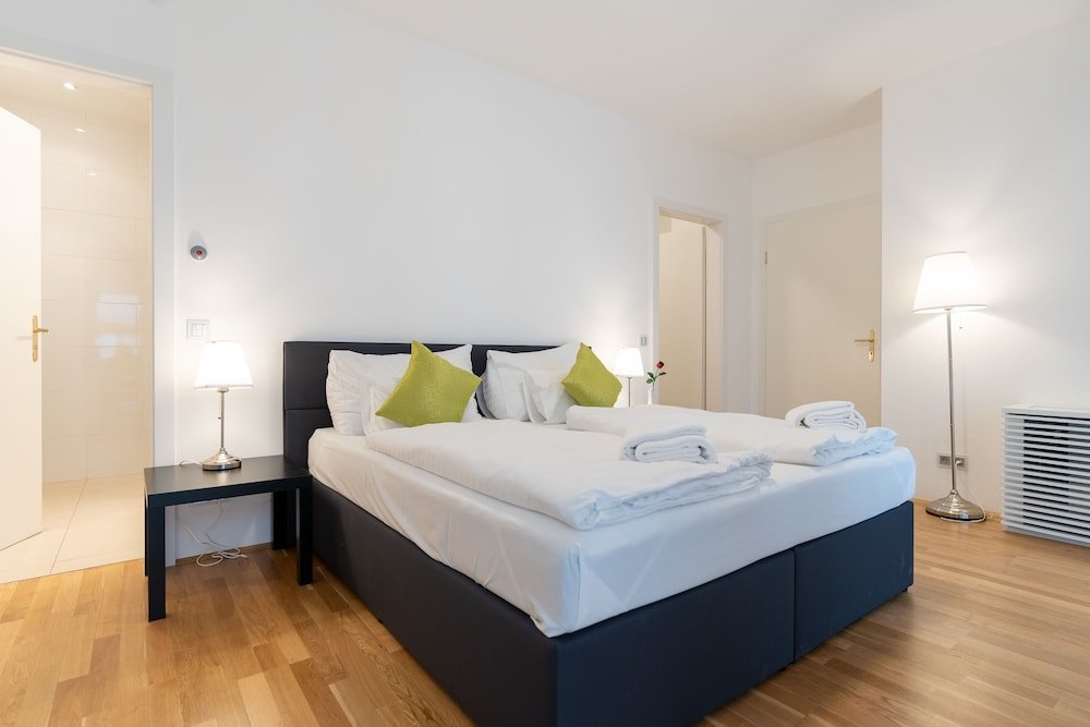 Фото Apartments Wien - Schwarzenbergplatz