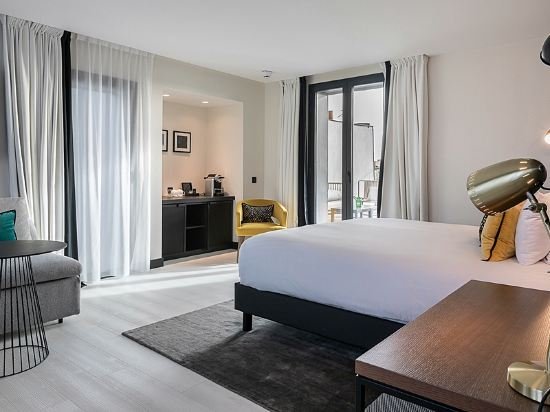 Фото Laz' Hotel SPA Urbain Paris