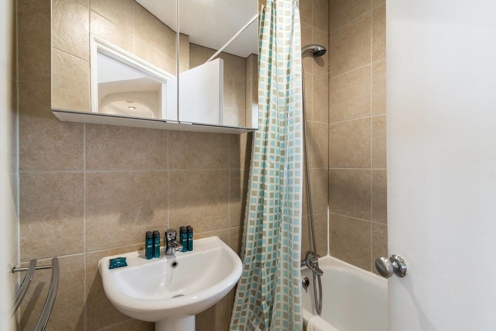 Фото 2 Bedroom Flat in West Kensington