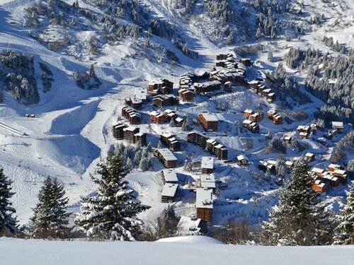Апартаменты Apartment with balcony on the south adjacent to the slopes in Meribel-Mottaret