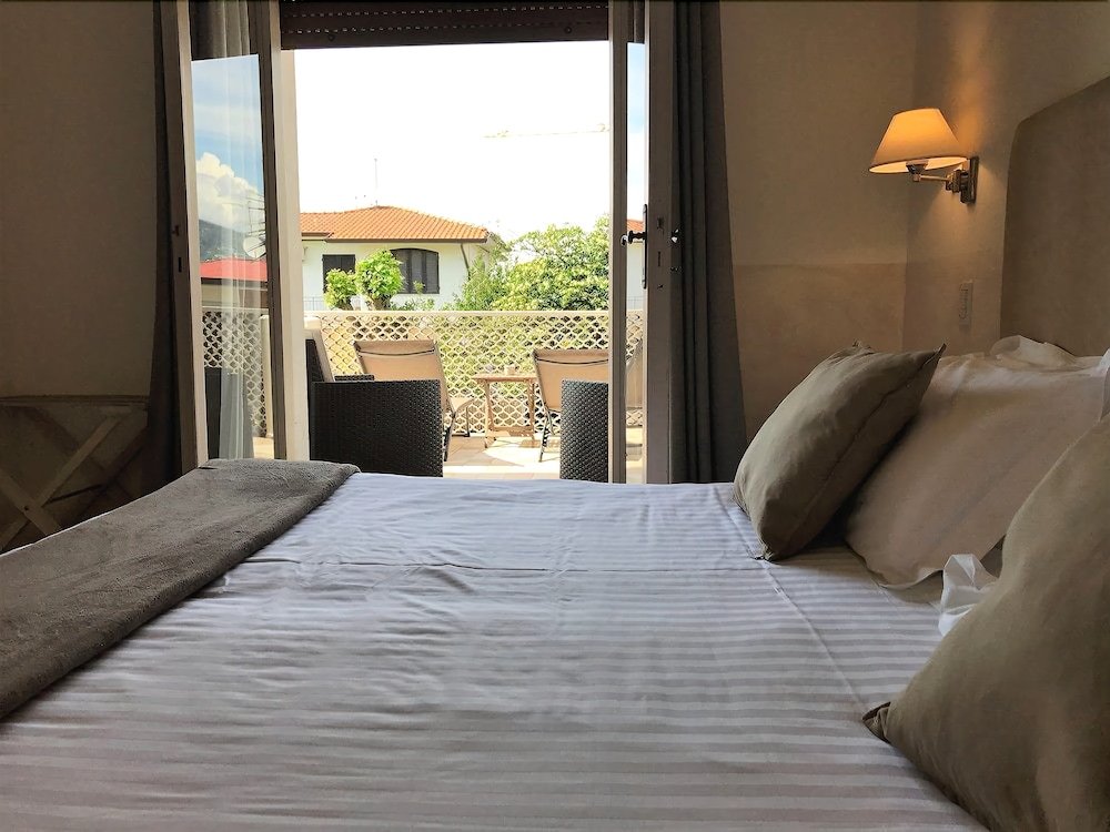 Фото Hotel Bijou