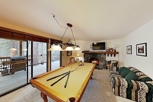 Жильё посуточно New Listing! Alpine Gem W Game Room & Hot Tub 3 Bedroom Home