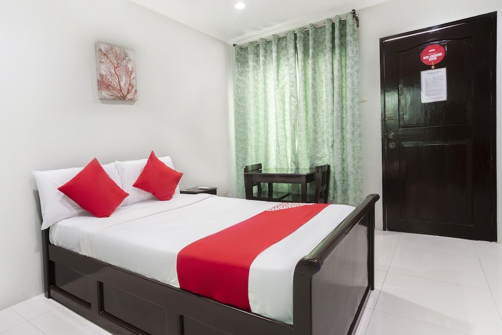 Фото Oyo 557 Samantha's Apartelle