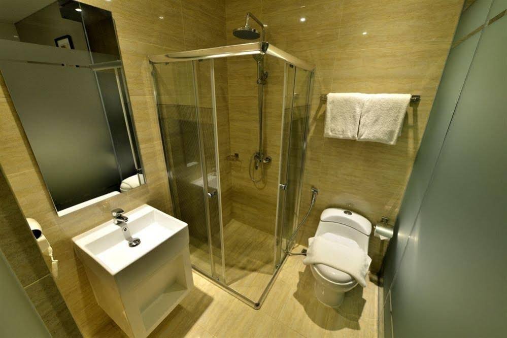 Фото Oak Tree Urban Jakarta