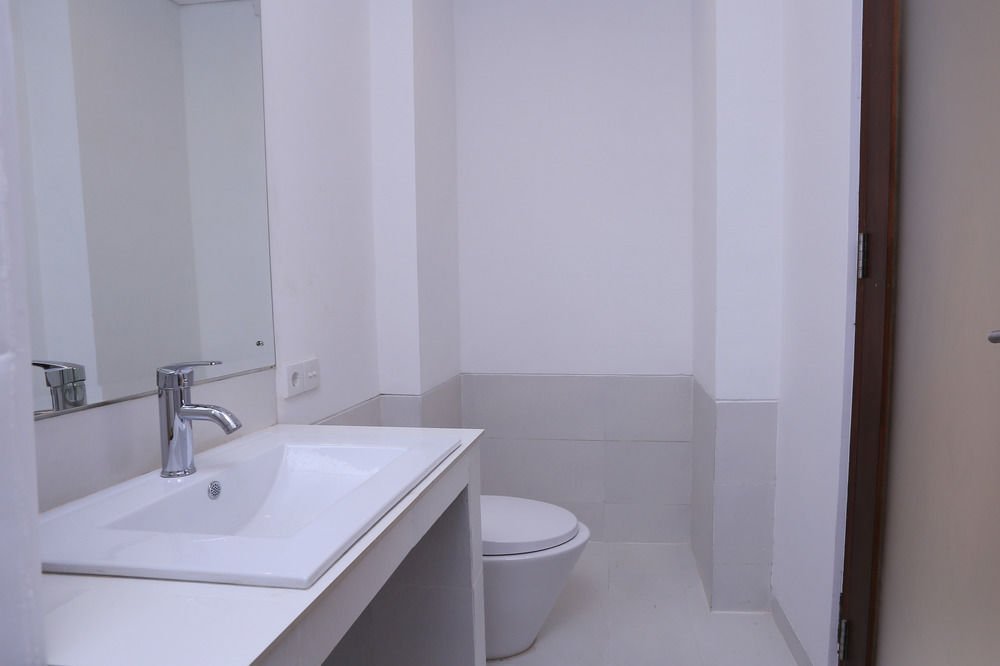 Фото Reddoorz @ Petitenget Seminyak