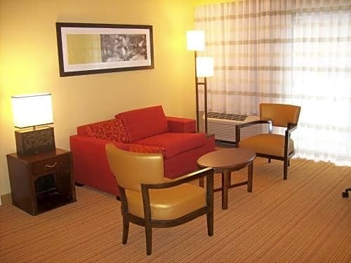 Фото Courtyard by Marriott Hartford Manchester