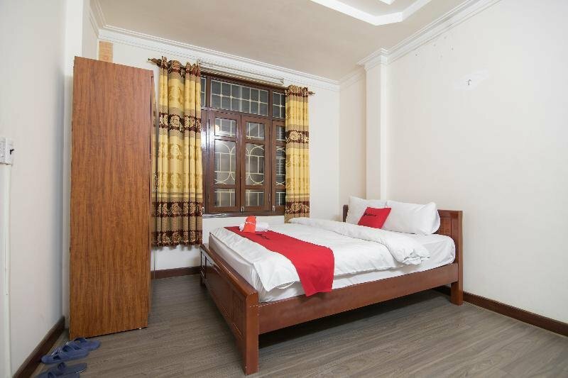 Гостиница RedDoorz near Nha Tho Street в Ханое