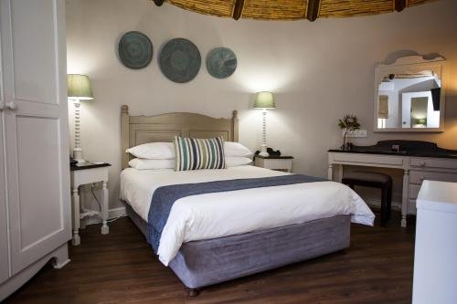 Фото Protea Hotel by Marriott Oudtshoorn Riempie Estate