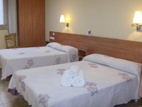 Гостиница Hostal Sant Sadurní