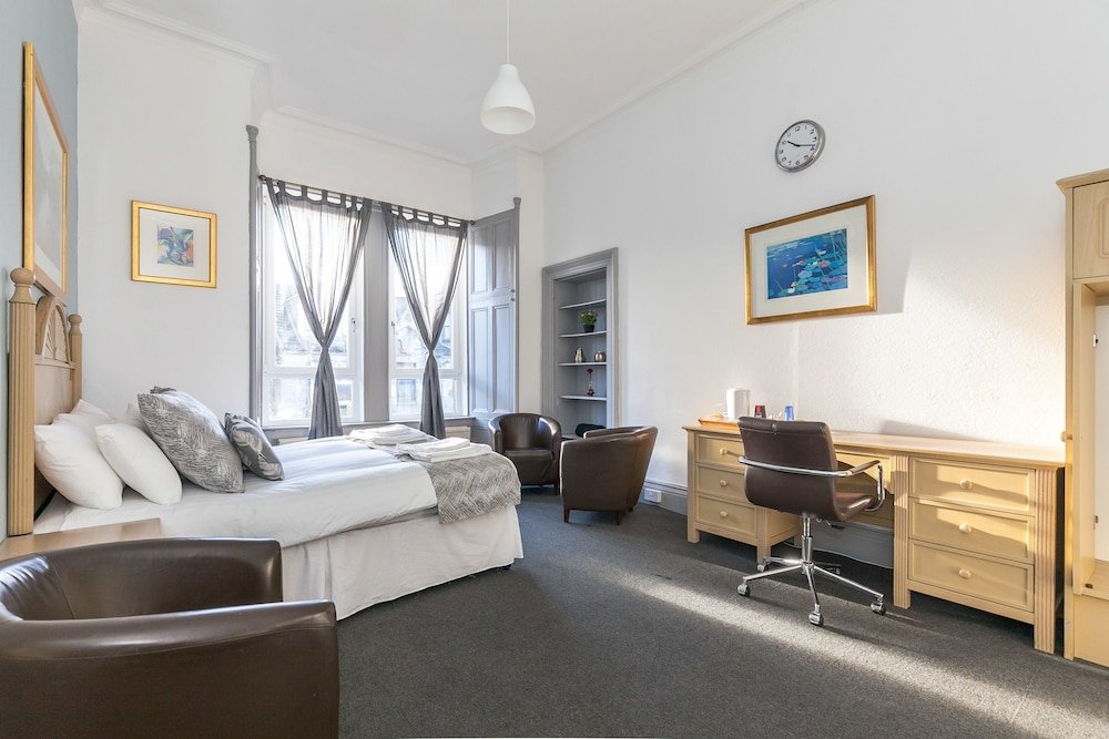 Фото Oakshaw Guesthouse - Glasgow Airport