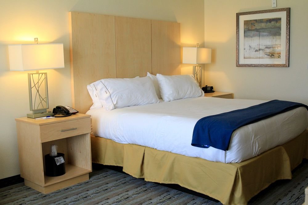 Фото Holiday Inn Express & Suites San Antonio Se by At&t Center, an Ihg Hotel
