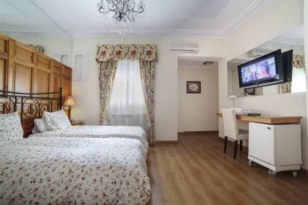 Фото Hostal Adria Santa Ana