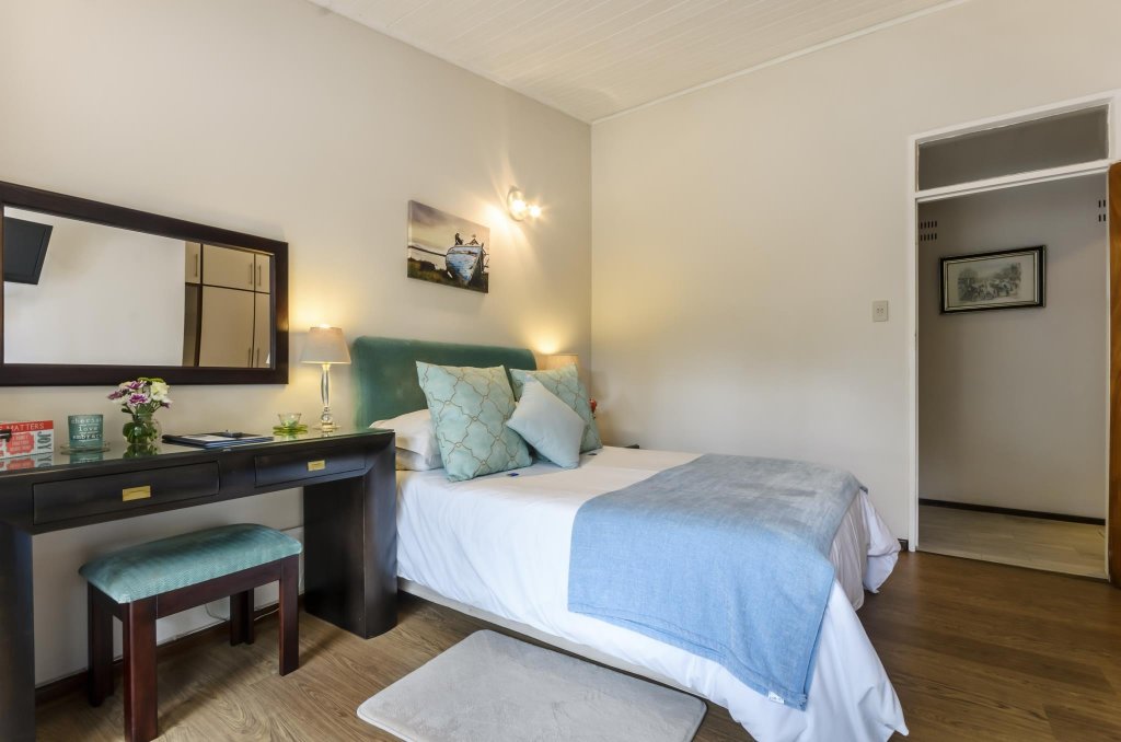 Фото Admiral's Lodge Guest House B & B