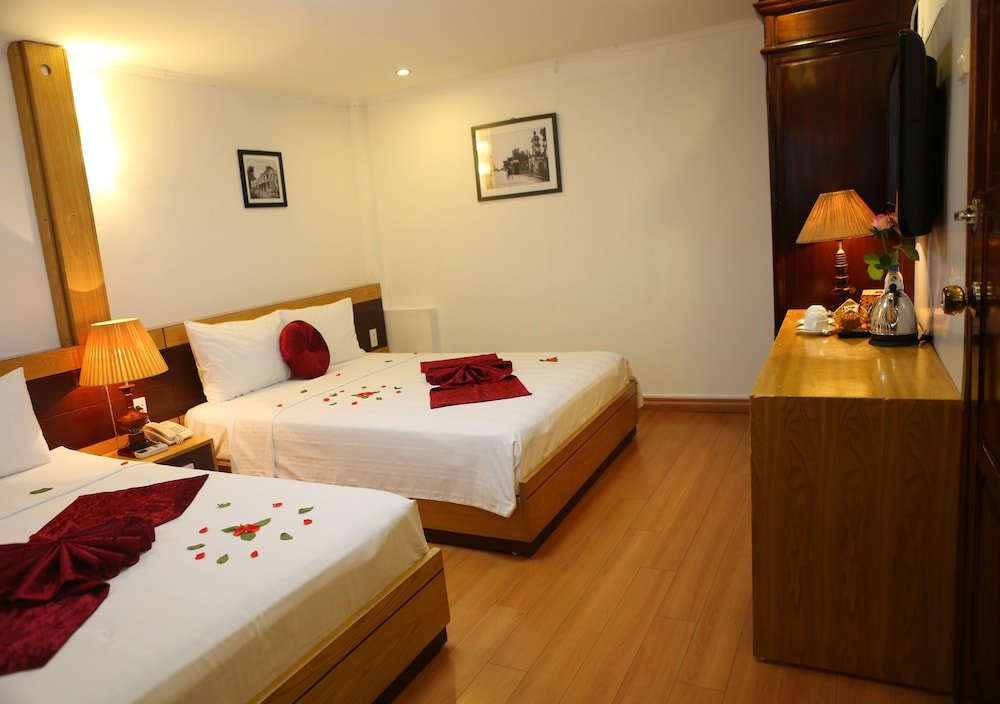 Фото Madam Moon Hotel