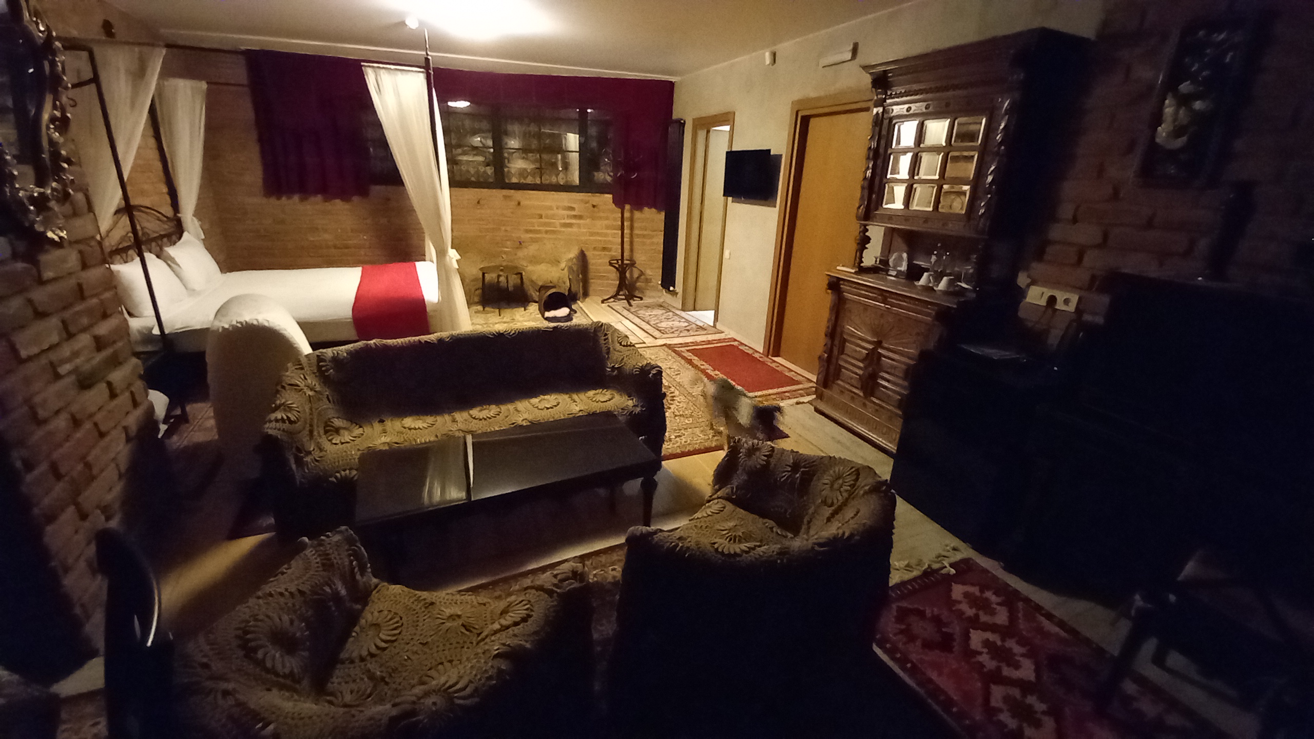 Фото Brooch Boutique Hotel