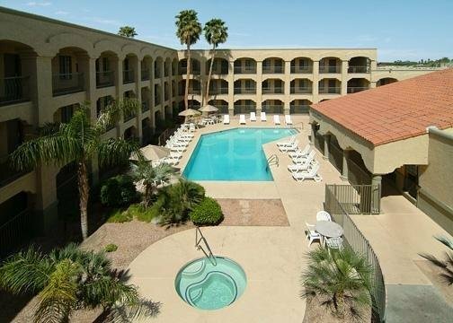 Гостиница Clarion Suites в Юме