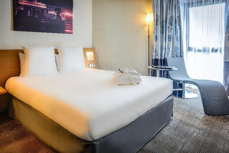 Фото Novotel Paris Suresnes Longchamp