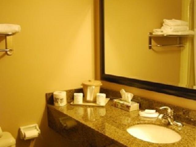 Фото Quality Inn West Edmonton