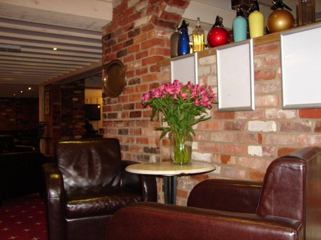 Фото The Angel Hotel