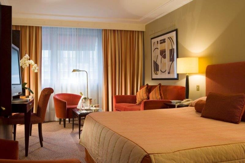 Фото Warwick Paris Champs-Elysees