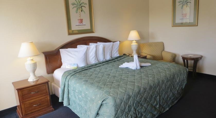Фото Days Inn by Wyndham Orlando Airport Florida Mall