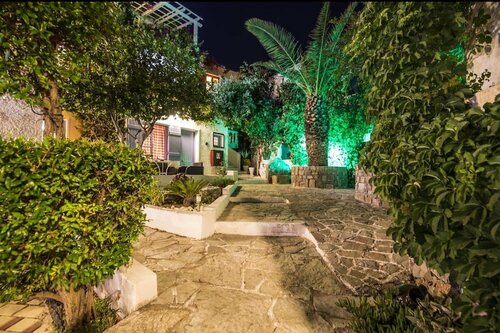 Гостиница Quiet And Peaceful And Very Relaxing Suite in Complex With Pool and Ac