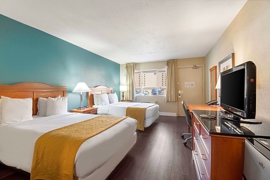Фото Rodeway Inn Portland Airport Hotel