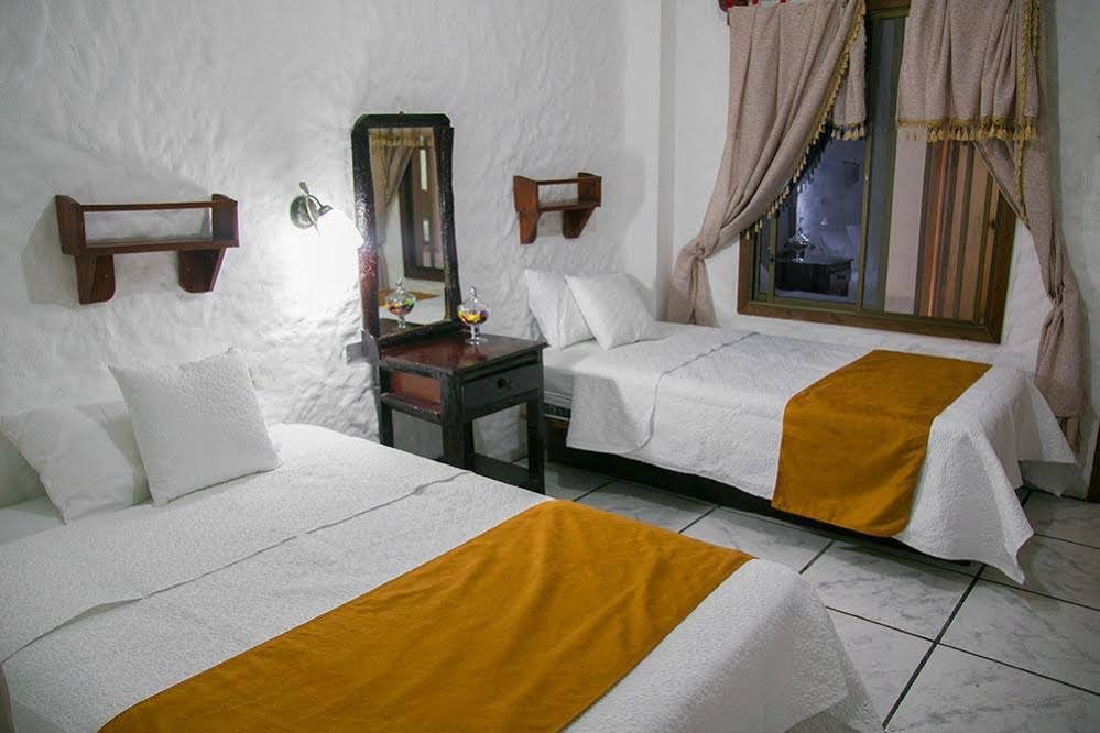 Фото Hostal Sir Francis Drake