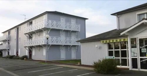 Гостиница Atoll Hotel Logis & Restaurant Angers Beaucouze
