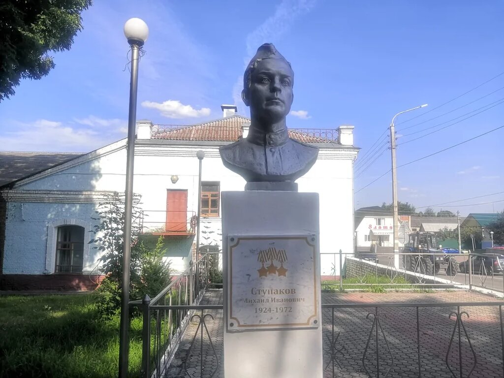 Monument, memorial Бюст полному кавалеру ордена Славы М.И.Ступакову, Suraj, photo
