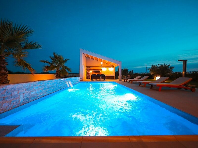Гостиница Splendid Villa With Private, Heatable Pool, big Roofed Terrace, Outdoor Kitchen