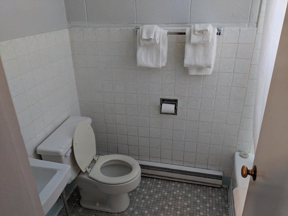 Фото Chalet Inn Motel