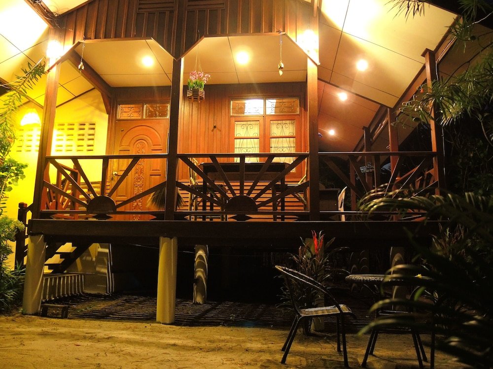 Фото Lovely & Cozy Beach House