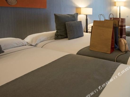 Фото Apartamentos The Arc Carrís