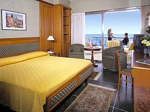 Гостиница Bellevue et Mediterranée в Диано-Марине