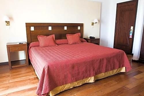 Фото Howard Johnson by Wyndham Express Inn Ituzaingo