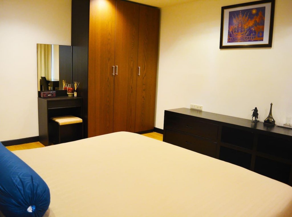 Фото Serena Sathorn Suites