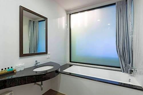 Фото The BluEco Hotel