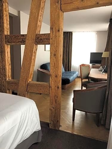 Фото Logis Hôtel Au Cerf d'Or