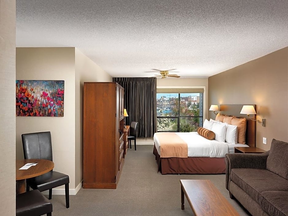 Фото Huntingdon Manor Hotel