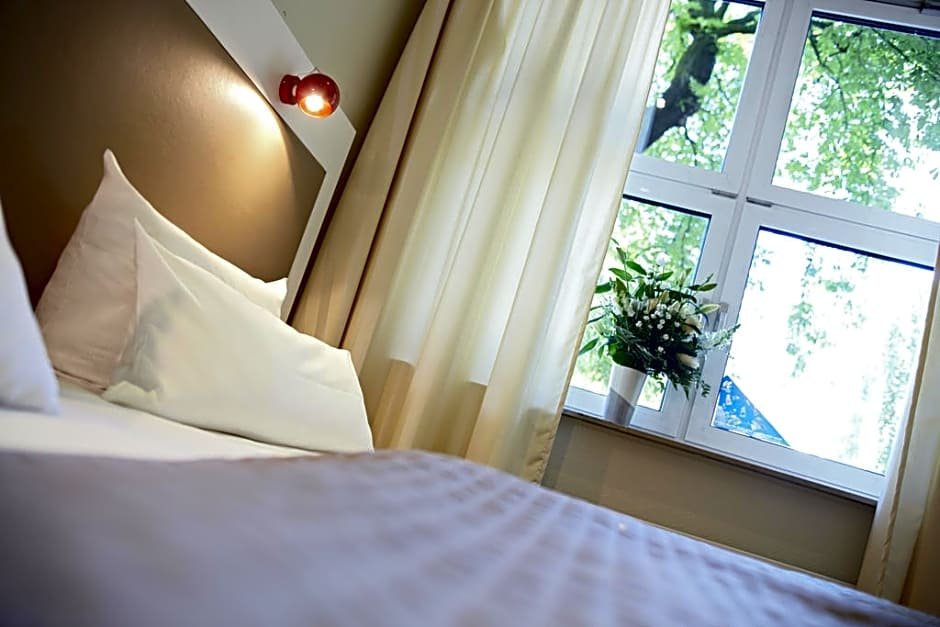 Фото Hotel Domicil Hamburg by Golden Tulip