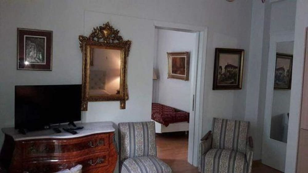 Фото Marion-Athenian Style Apartment