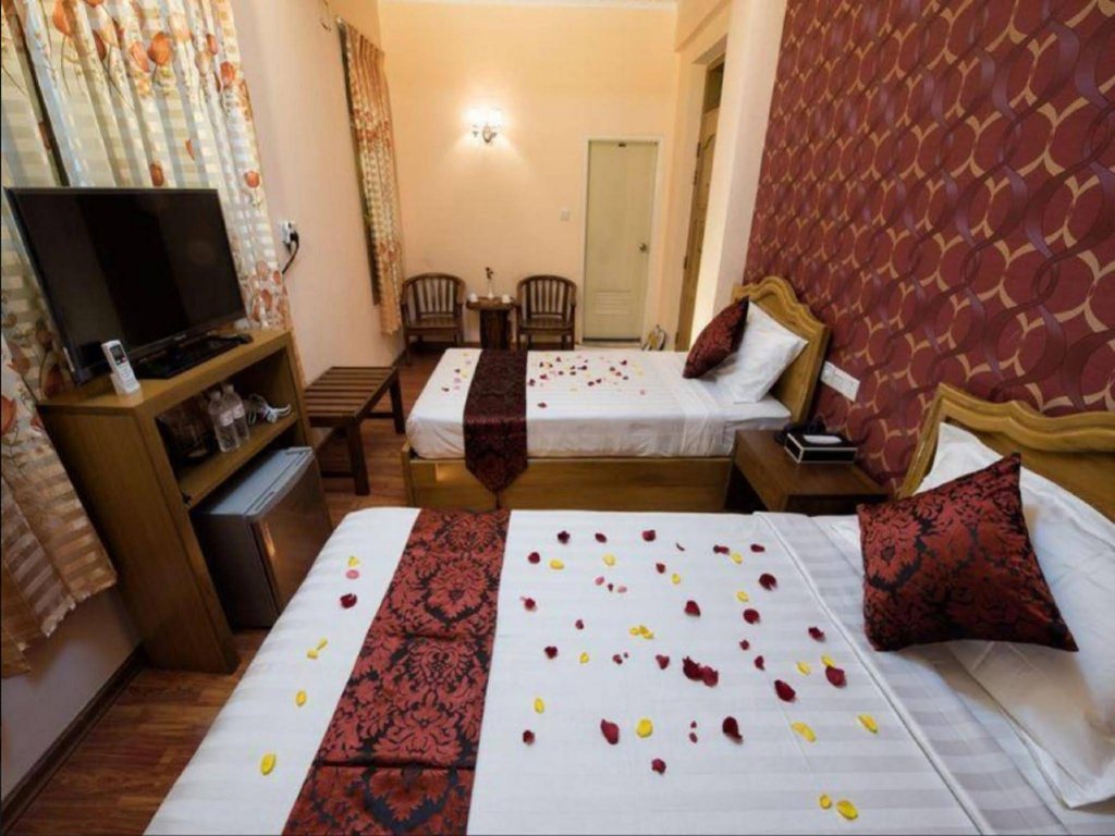 Фото Royal Yadanarbon Hotel