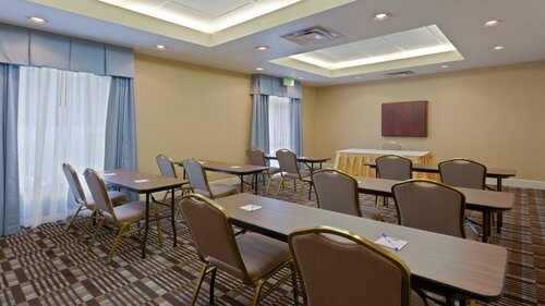 Гостиница Holiday Inn Express Hotel & Suites Dover, an Ihg Hotel в Довере