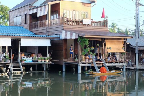 Гостиница Baan Pitumata Amphawa в Самутсонгкхраме