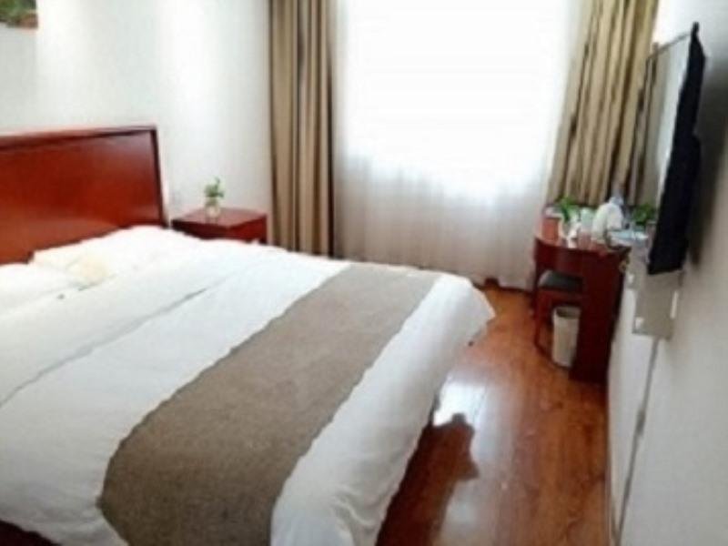 Фото GreenTree Inn Qinhuangdao Railway Station Square Express Hotel
